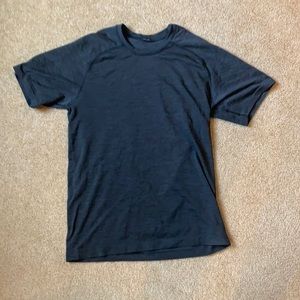 Mens Lululemon Small T-Shirt